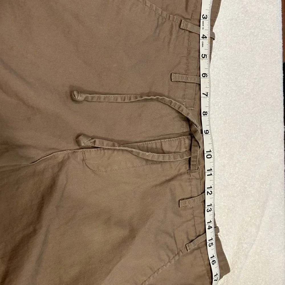 Lee Women's Tan Flat Front Shorts size 14 just below waist